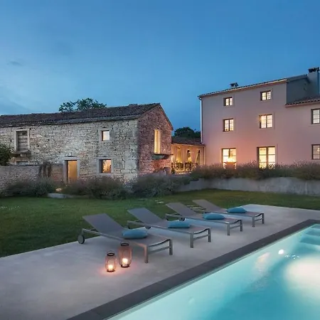 Rustic Luxury With Stunning Interior In Tinjan Villa Kringa