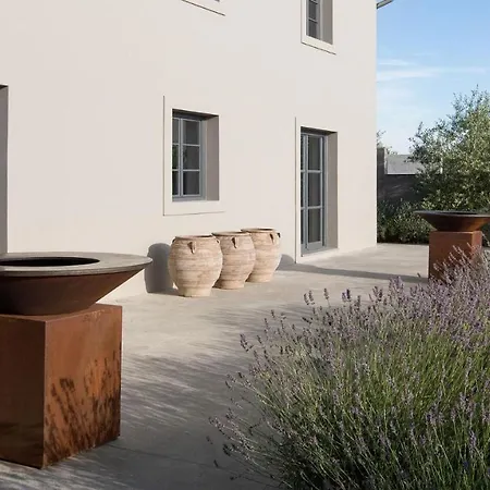 Rustic Luxury With Stunning Interior In Tinjan Willa Kringa