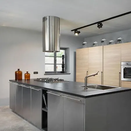 Rustic Luxury With Stunning Interior In Tinjan Willa