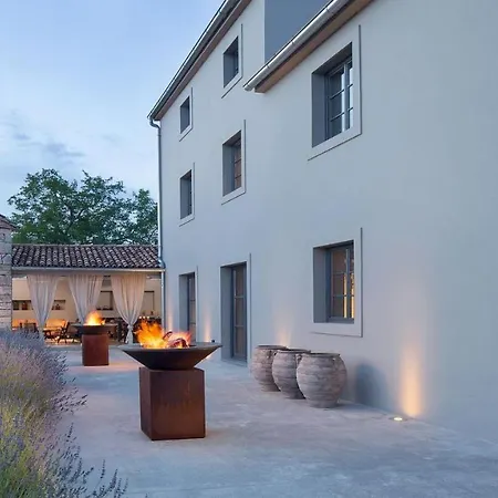 Rustic Luxury With Stunning Interior In Tinjan *