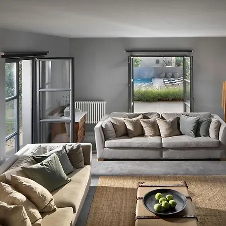 Rustic Luxury With Stunning Interior In Tinjan Willa