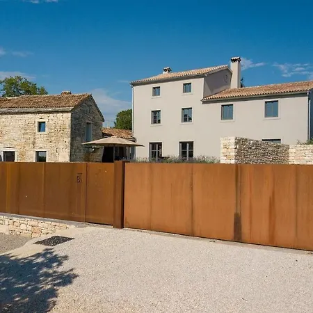 Villa Rustic Luxury With Stunning Interior In Tinjan *