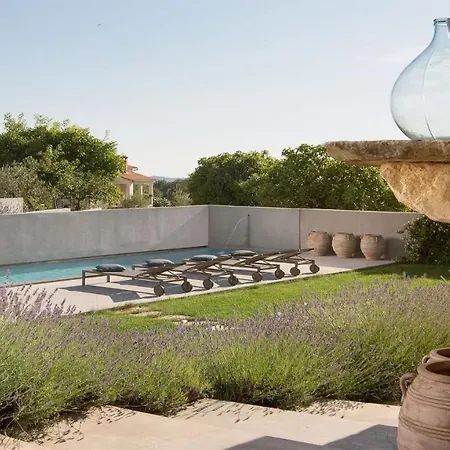 Rustic Luxury With Stunning Interior In Tinjan Kringa